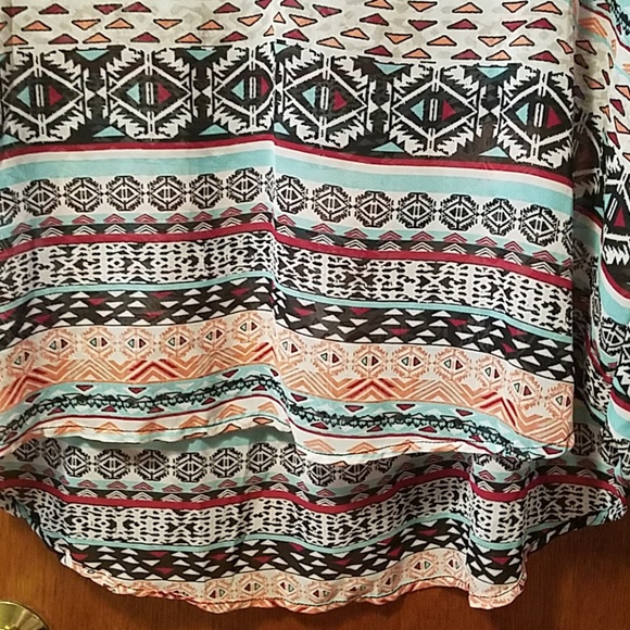 Southwest Tunic w Roll Up Button Sleeves - Picture 4 of 5